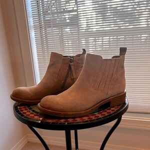 Sofft ankle boots size 6